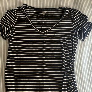 EUC Gap Maternity top, size small | Smoke Free Pet Free